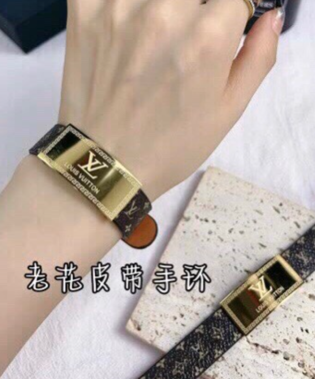 Fashion Bracelet with Box #GUI #LOV