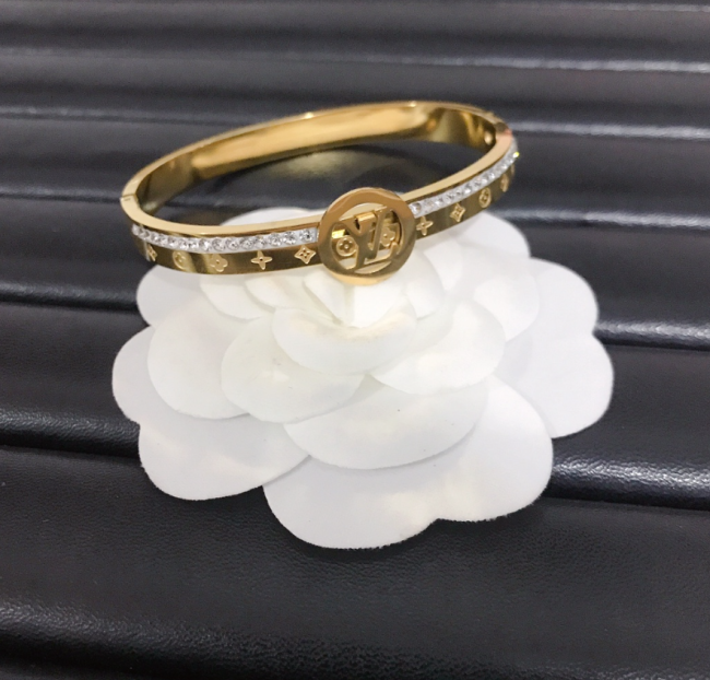 Fashion Bracelet with Box #GUI #LOV