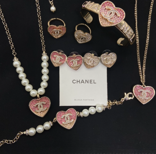 Women Fashion 4 pcs Set (Necklace Bracelet Earrings Rings each1) No Box