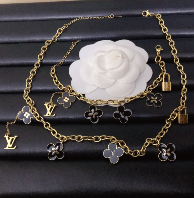 Fashion Necklace with Bracelet Set with Box  #LOV #GUI