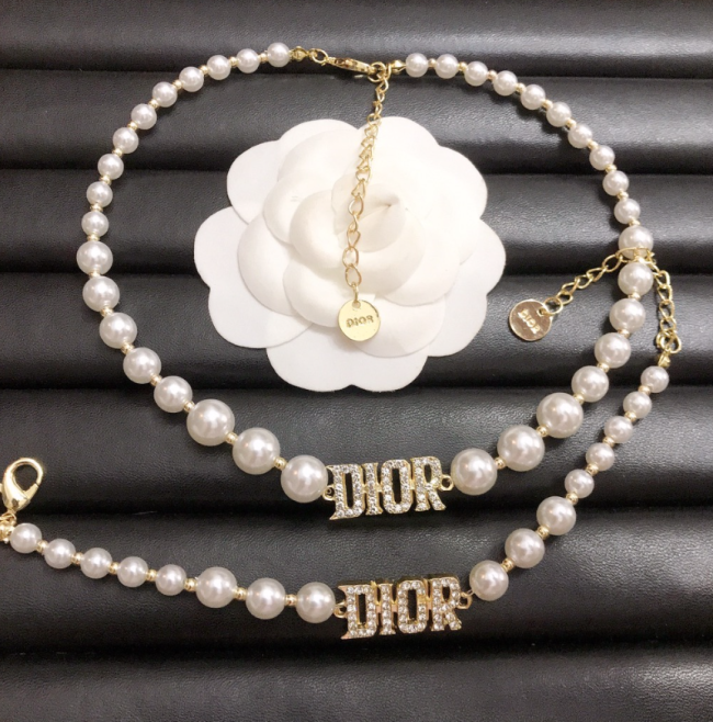 Fashion Necklace with Bracelet Set with Box  #LOV #GUI