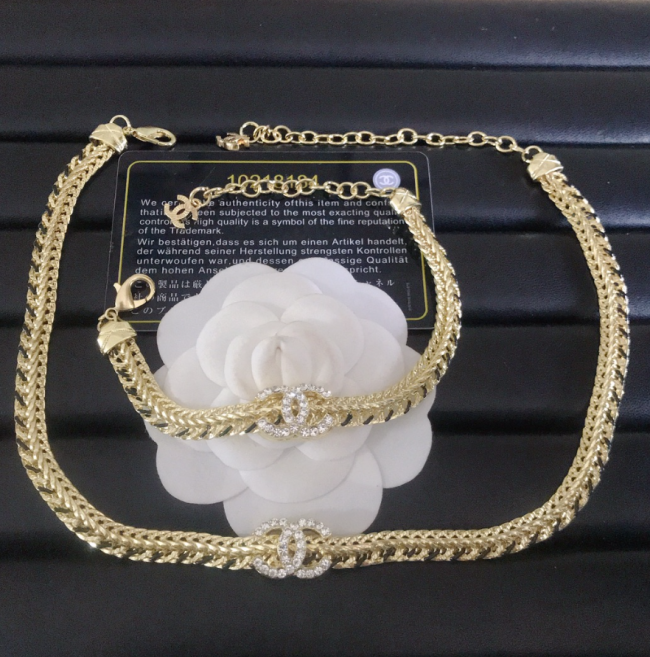 Fashion Necklace with Bracelet Set with Box  #LOV #GUI