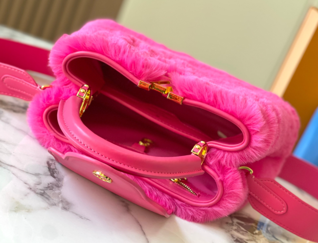 High Quality Furry Bag No Box Size 27 x 18 x 9  #LOV