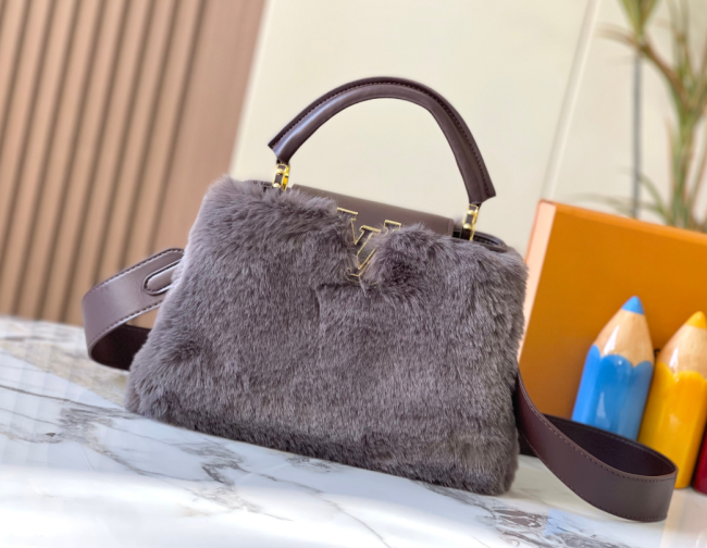 High Quality Furry Bag No Box Size 27 x 18 x 9  #LOV