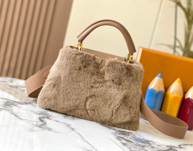 High Quality Furry Bag No Box Size 27 x 18 x 9  #LOV