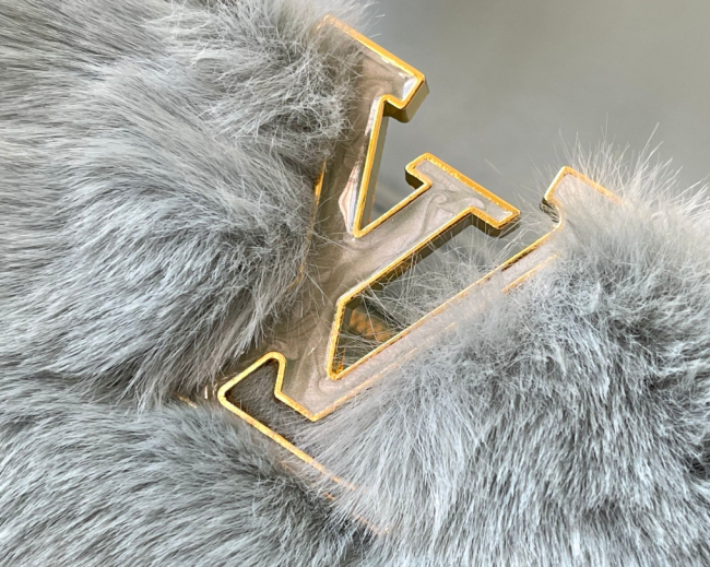 High Quality Furry Bag No Box Size 27 x 18 x 9  #LOV