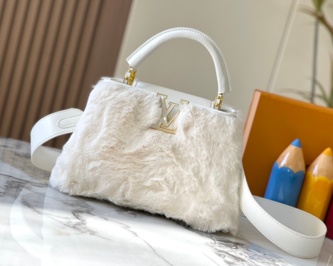 High Quality Furry Bag No Box Size 27 x 18 x 9  #LOV