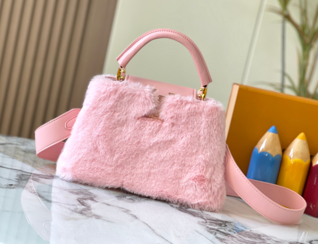 High Quality Furry Bag No Box Size 27 x 18 x 9  #LOV