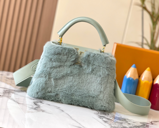 High Quality Furry Bag No Box Size 27 x 18 x 9  #LOV