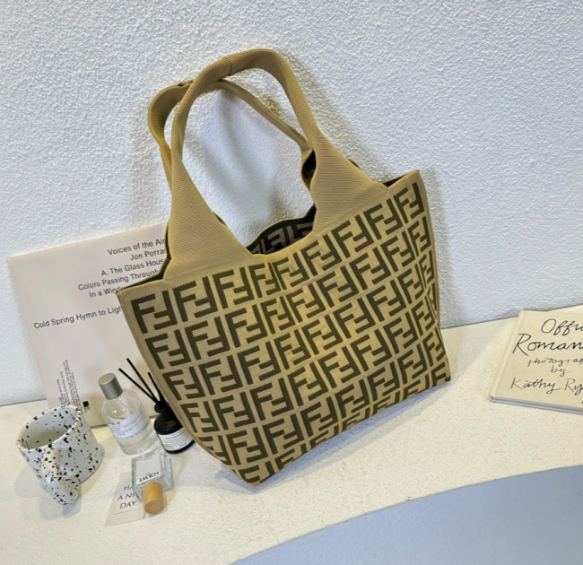 Women Fashion Knit Bag  #GUI #LOV #FEI