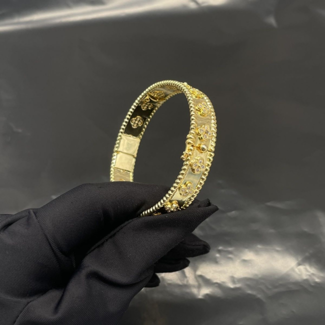 Fashion Clover Bracelets No Box 