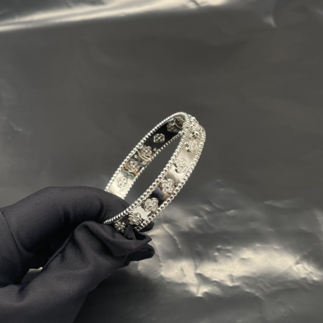 Fashion Clover Bracelets No Box 