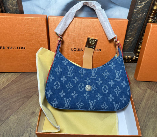 Women Fashion Bag with Box #LOV