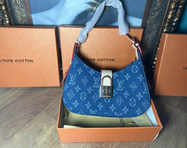 Women Fashion Bag with Box #LOV