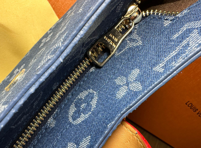 Women Fashion Bag with Box #LOV