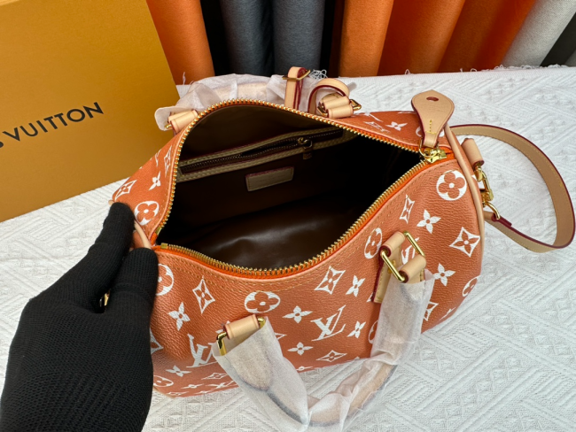  Top quality fashion real leather Handbag size:25*15*15cm #LOV