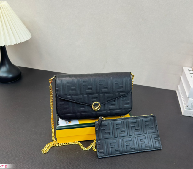 High Quality Fashion Messenger Bag Size:22*12cm 