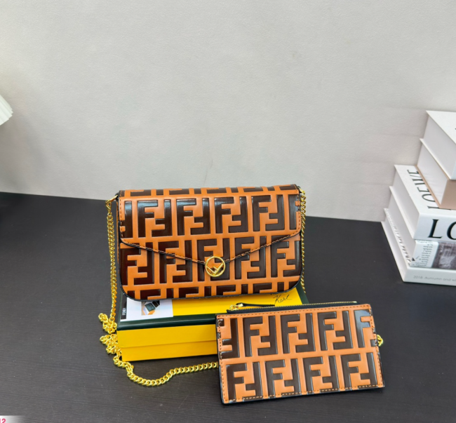 High Quality Fashion Messenger Bag Size:22*12cm 