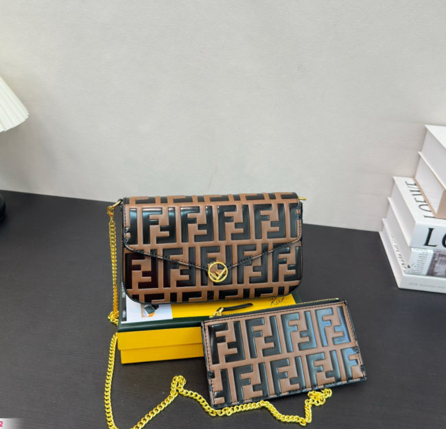 High Quality Fashion Messenger Bag Size:22*12cm 