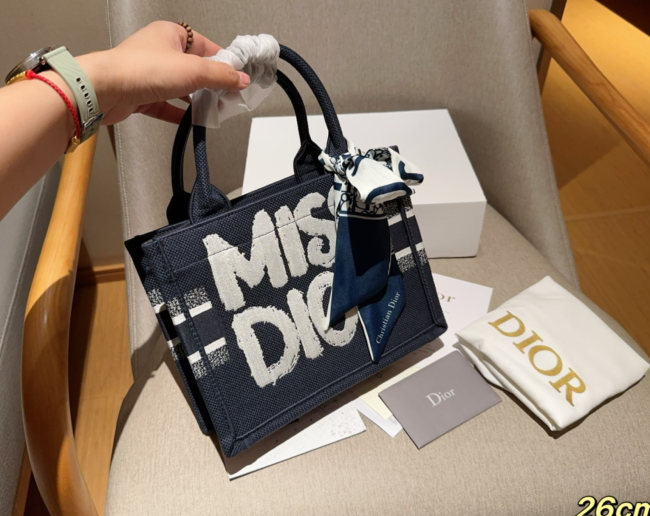 High Quality Tote Bag with Box  Size 26*20cm #DIO