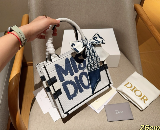 High Quality Tote Bag with Box  Size 26*20cm #DIO