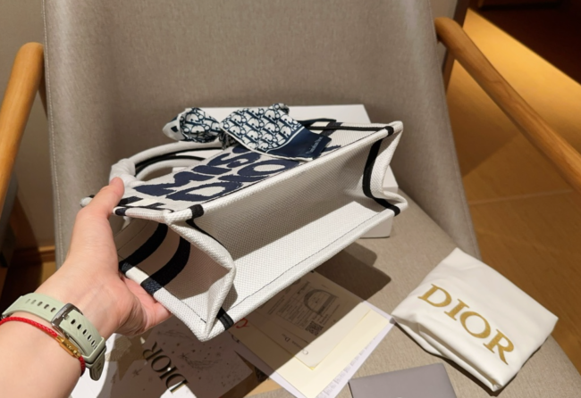 High Quality Tote Bag with Box  Size 26*20cm #DIO