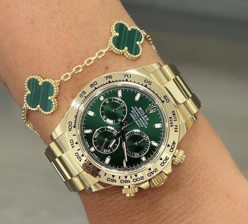 Fashion Watch with Bracelets Set with Box