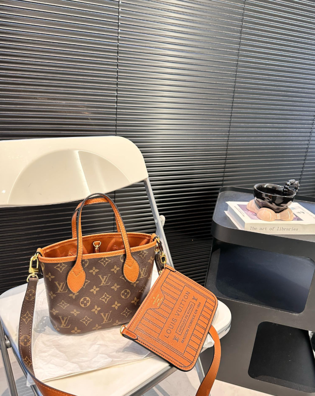 High Quality Tote Bag Size 20*18cm #LOV