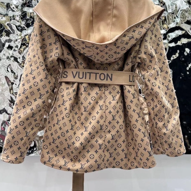 High Quality Coat with Tags #LOV