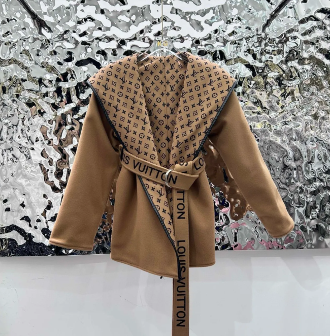 High Quality Coat with Tags #LOV