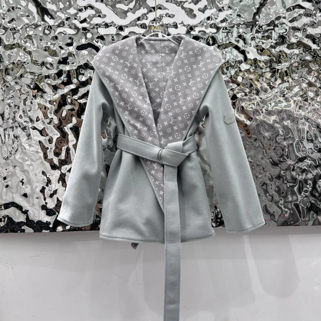 High Quality Coat with Tags #LOV