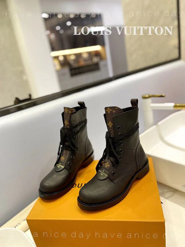 High Quality Boots with Box Size 7-10 #LOV
