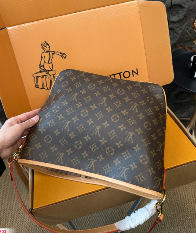 Quality Bag with Box Size 34*28  #LOV