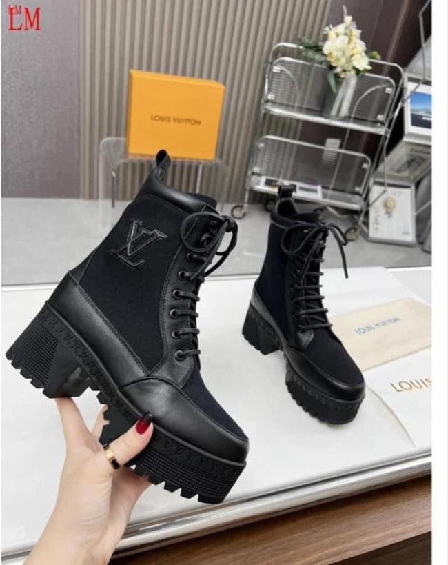 High Quality Boots with Box Size 7-10  #LOV