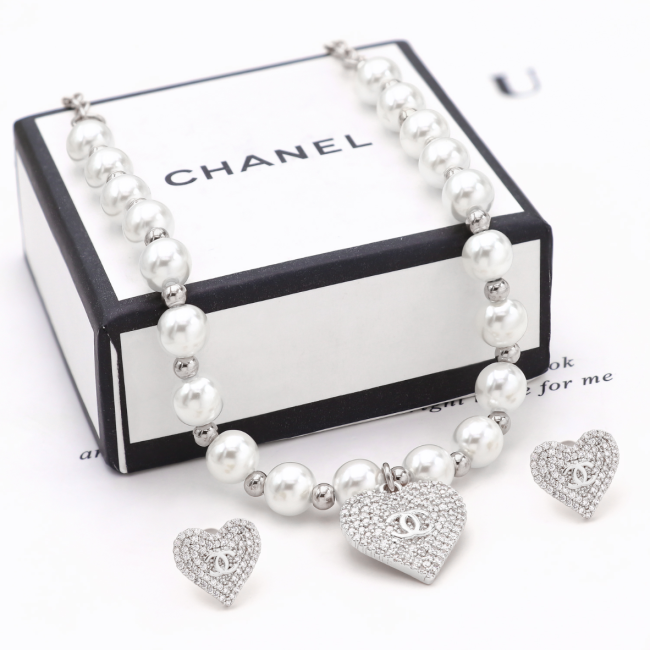 Fashion Necklace with Earrings Set with Box