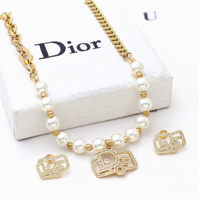 Fashion Necklace with Earrings Set with Box