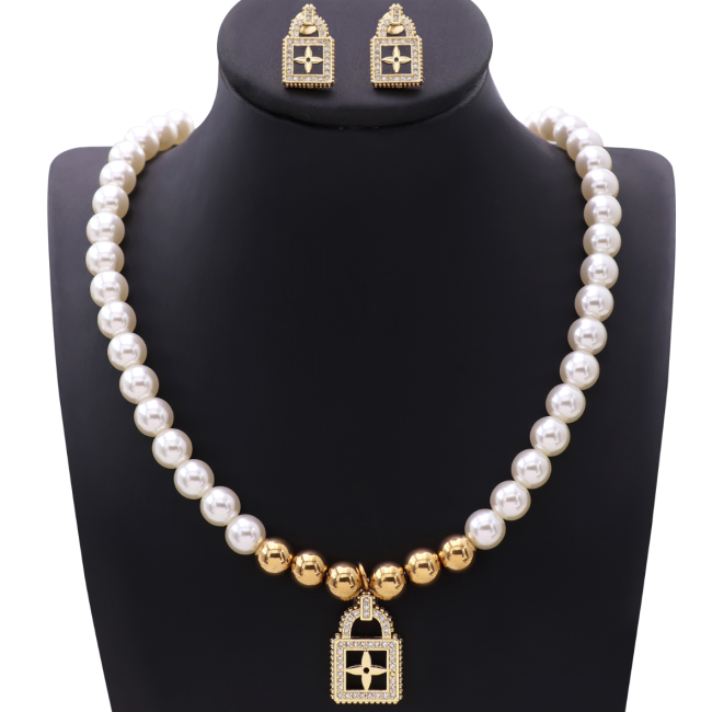 Fashion Necklace with Earrings Set with Box