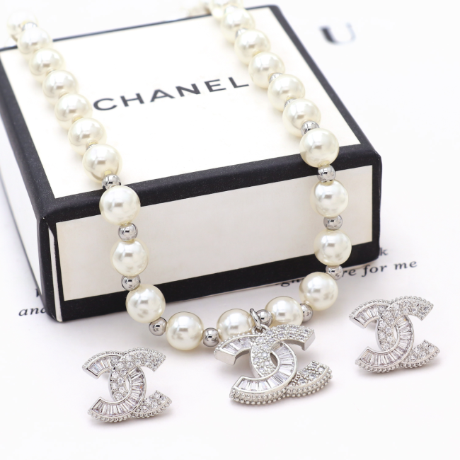 Fashion Necklace with Earrings Set with Box