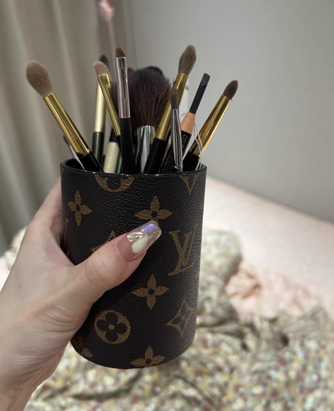 Brush Pot #LOV