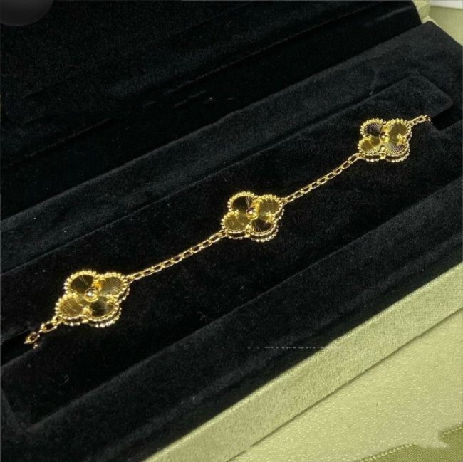 High Quality VCA Bracelets with Box