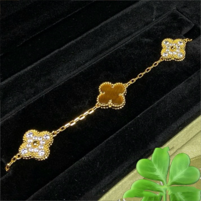 High Quality VCA Bracelets with Box