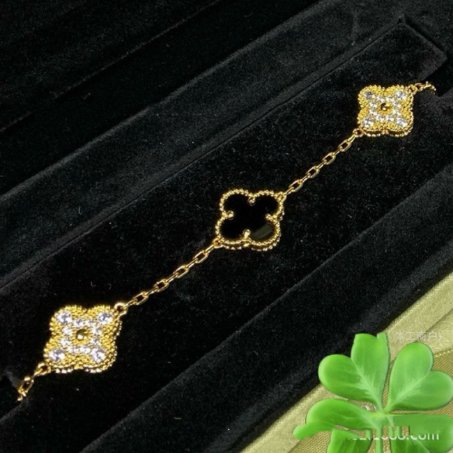 High Quality VCA Bracelets with Box