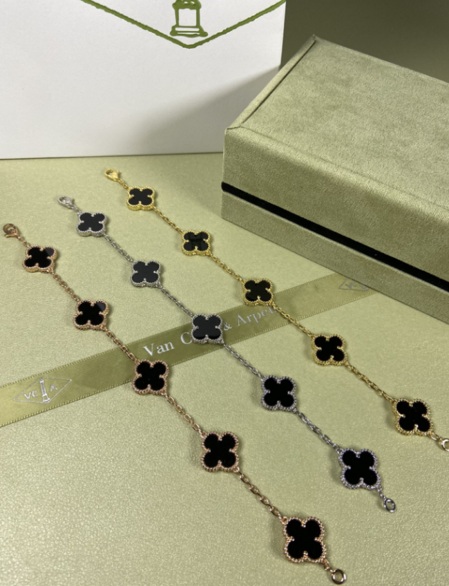 High Quality VCA Bracelets with Box