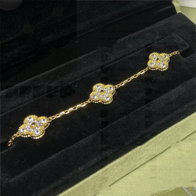 High Quality VCA Bracelets with Box