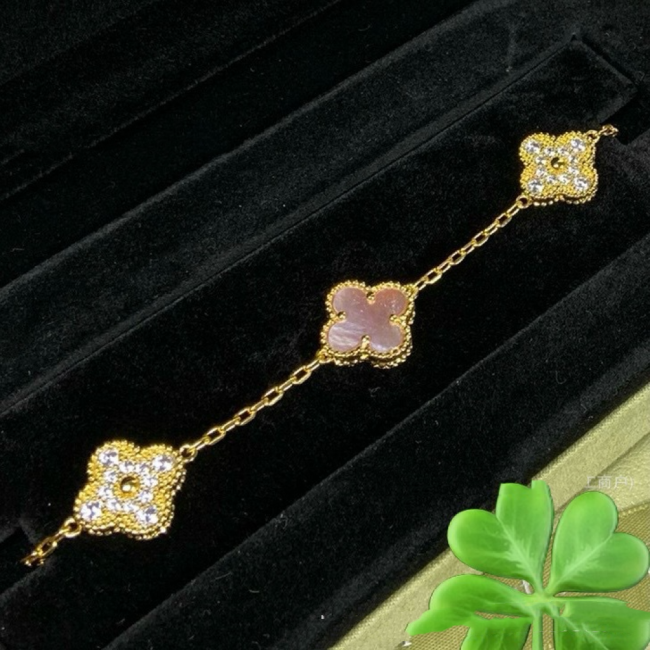 High Quality VCA Bracelets with Box