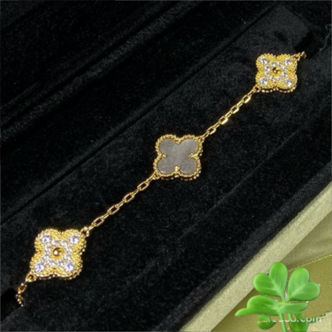 High Quality VCA Bracelets with Box