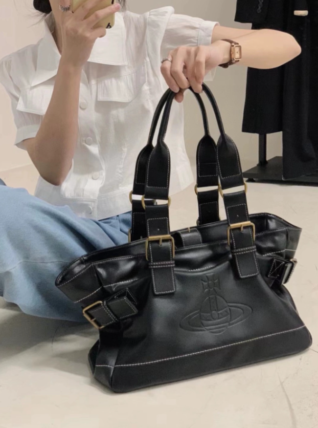 Vivian Westwood Bag   NOO