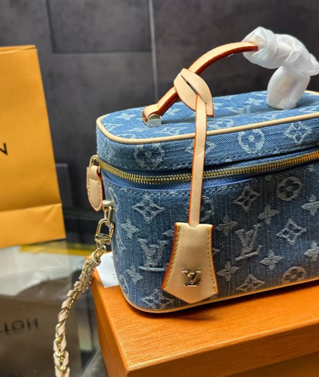 uality Bag with Box #LOV