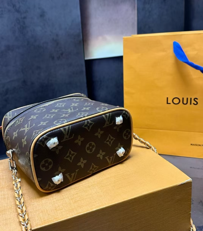 uality Bag with Box #LOV