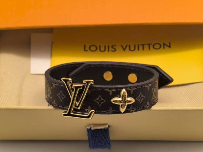 Fashion Bracelets with Box #LOV